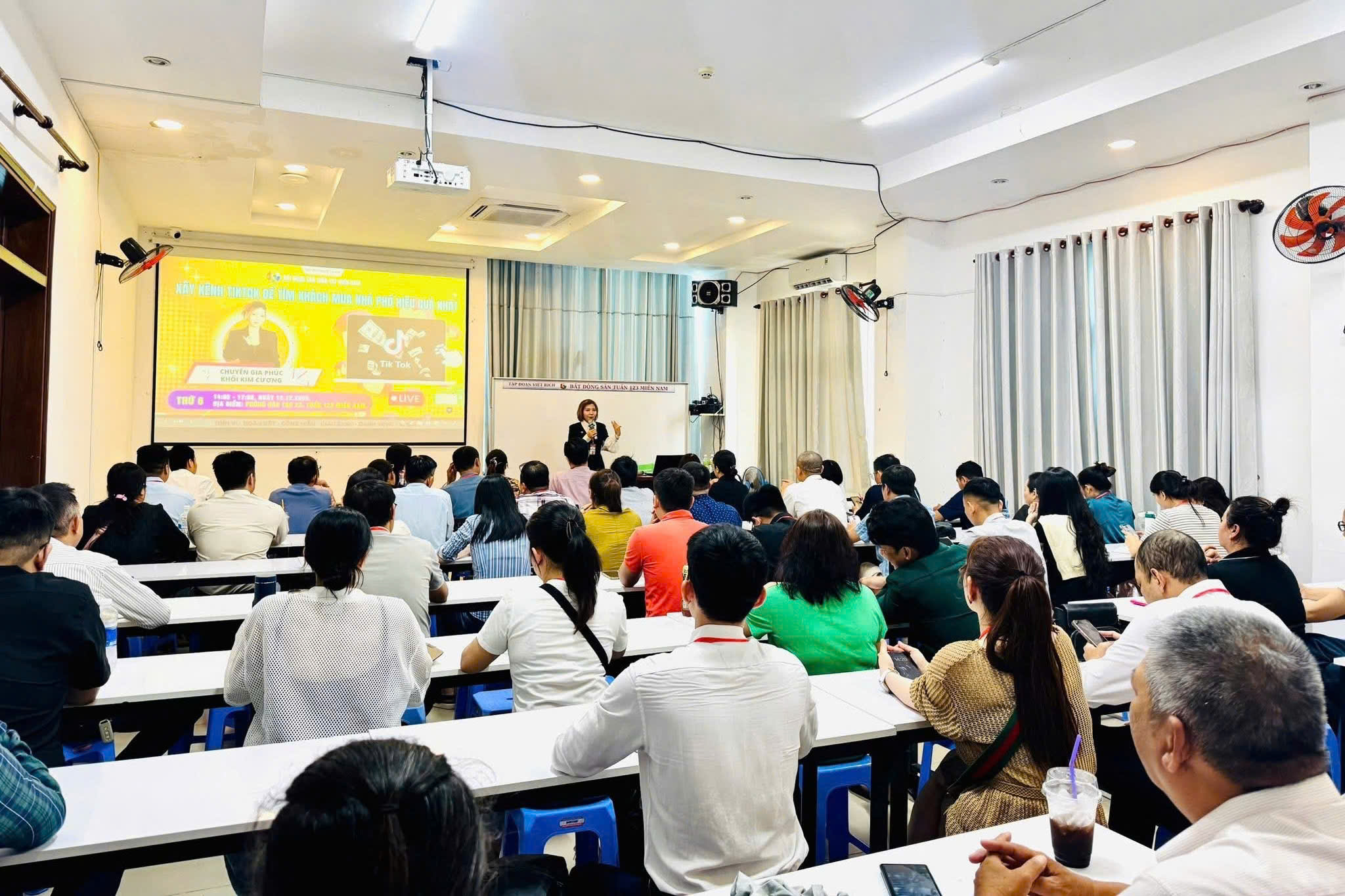 5 Lý Do Môi Giới Nhà Phố Phải Xây Kênh TikTok Bán BĐS