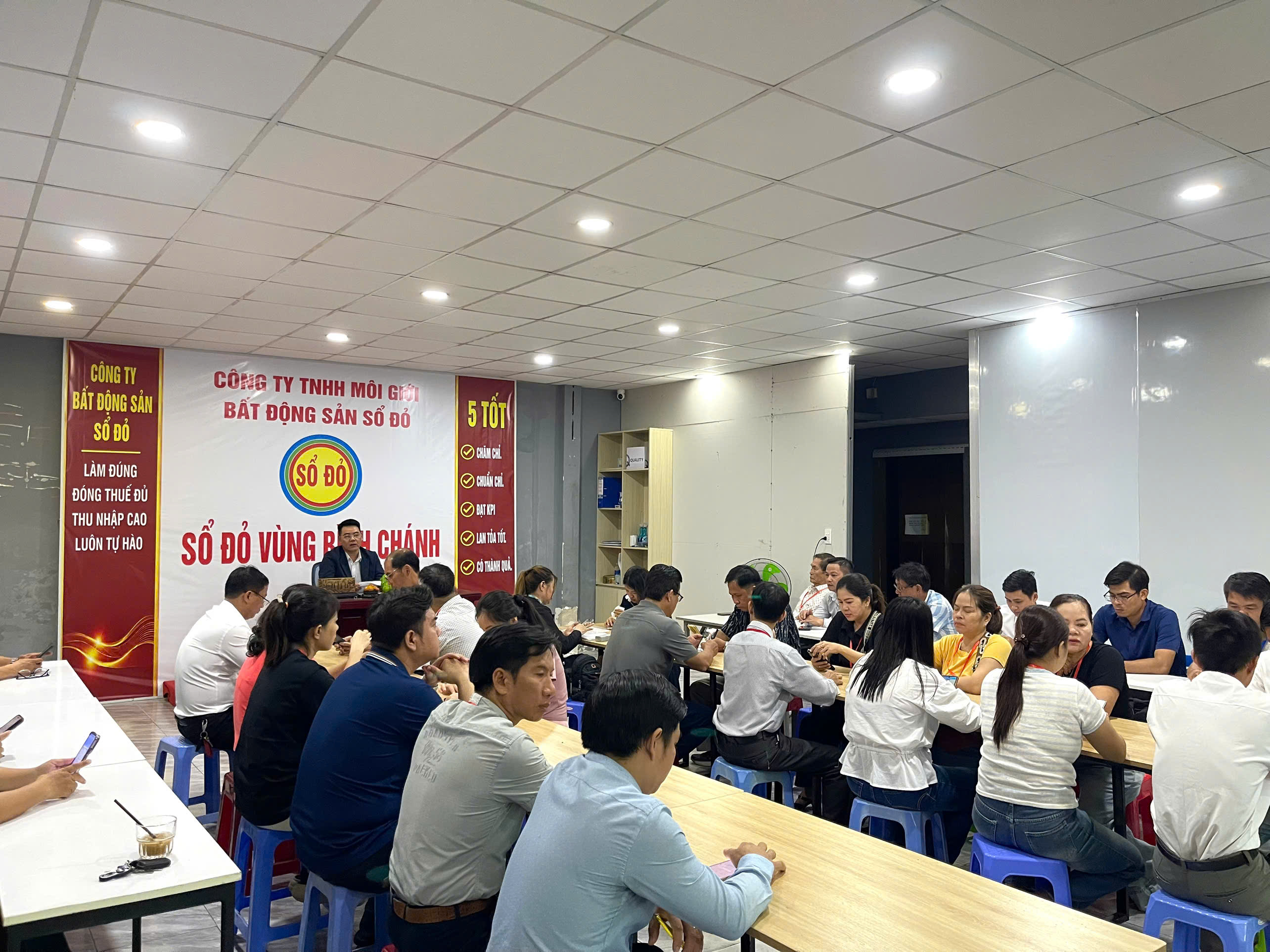 BẤT ĐỘNG SẢN SỔ ĐỎ BÌNH CHÁNH – TUYỂN DỤNG, ĐÀO TẠO VÀ PHÁT TRIỂN NGHỀ MÔI GIỚI NHÀ PHỐ